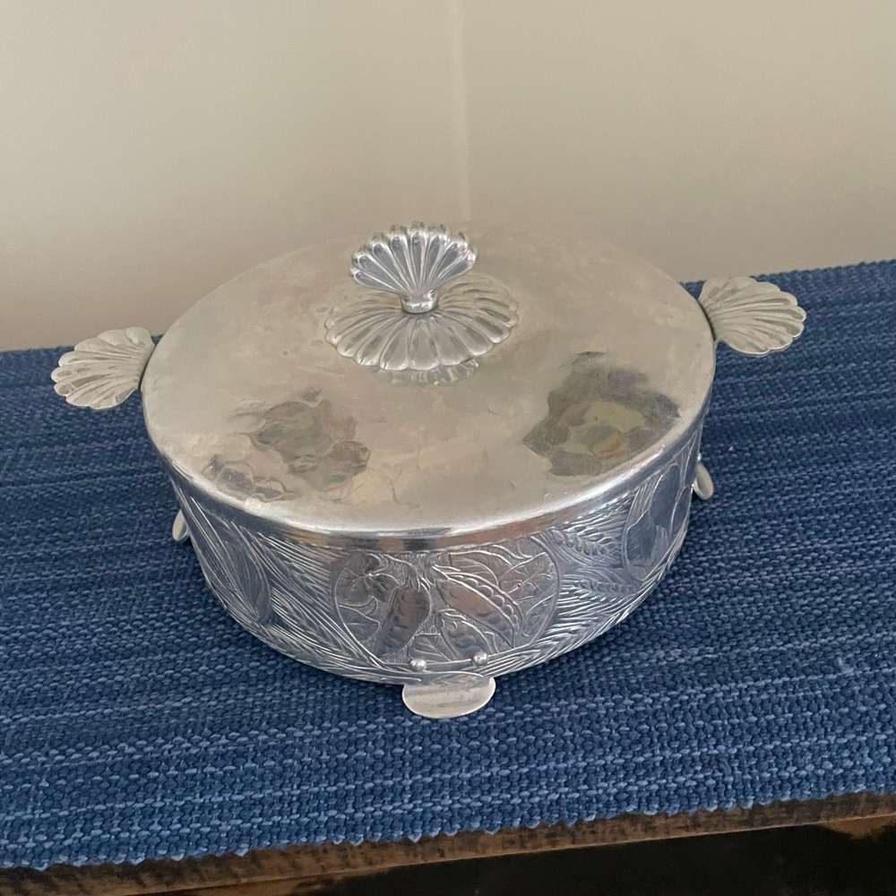 Rare, Vintage Crown Forged Aluminum Casserole Holder with Pyrex Dish
